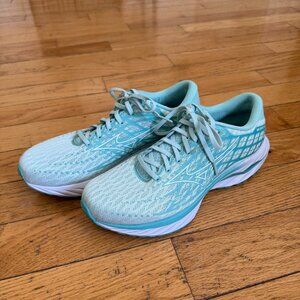 Mizuno Wave Inspire 20 Running Shoe | Like New!!